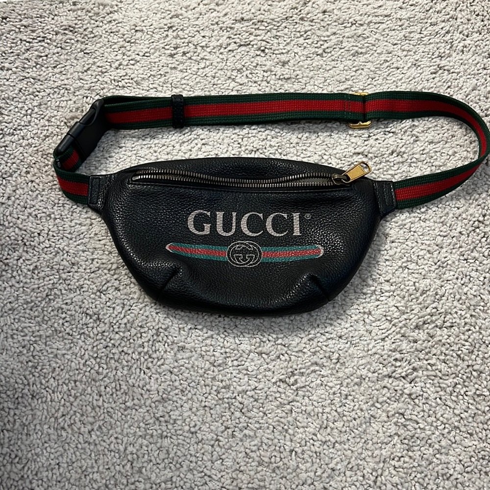 New Authentic GUCCI Black Leather belt bag